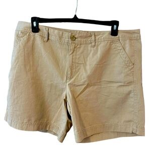 NWOT Eddie Bauer Legend Wash khaki shorts, 7”, 18